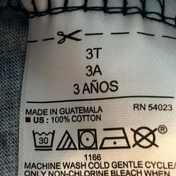 Old Navy Tshirt 3T - Picture 3 of 4